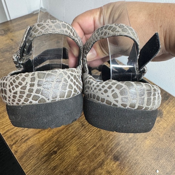 Thierry Rabotin Silver Patterned Peep Toe Flats - Picture 10 of 11